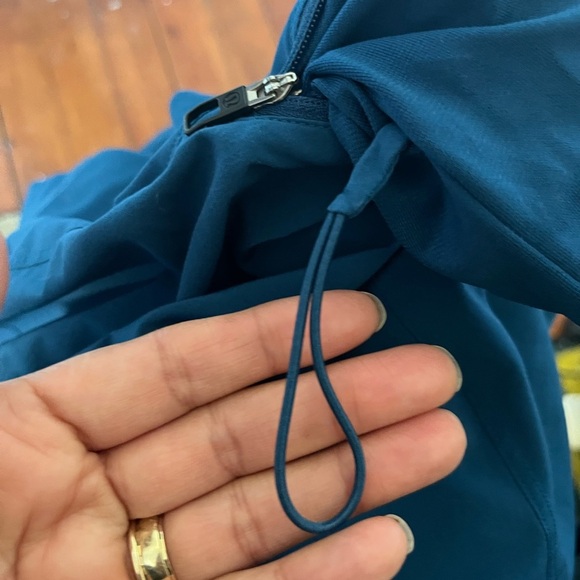 Lululemon License to Train Shorts 10” Blue Lined Size L Adjustable Drawstring - Picture 9 of 12